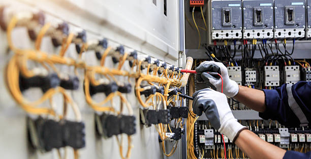 Professional Electrician technician working in East Lansing, MI